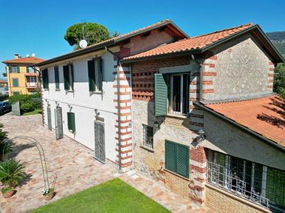 Restored country villa in Pietrasanta