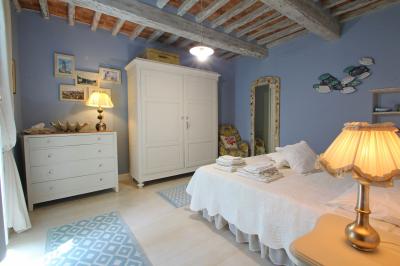 Villa in pietra con piscina vicino Camaiore, Versilia, Toscana