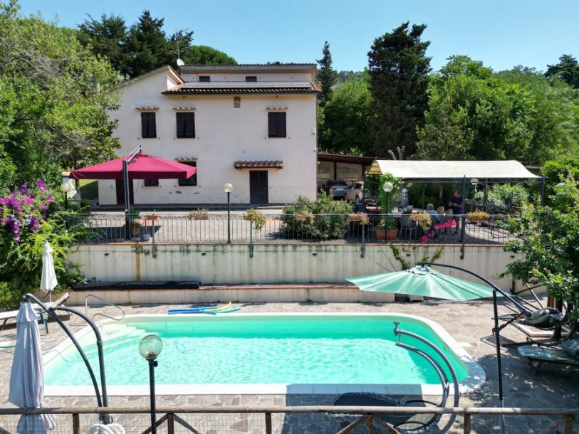 Country villa in Gabbro-1