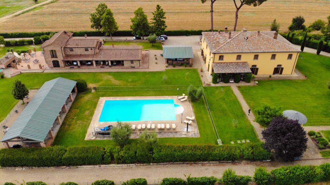 Luxury large property with view to Monte San Savino-3