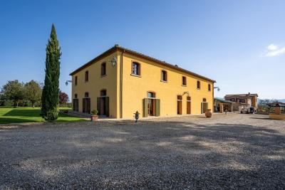 Luxury large property with view to Monte San Savino