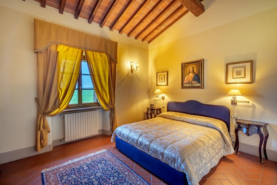 Luxury large property with view to Monte San Savino-4