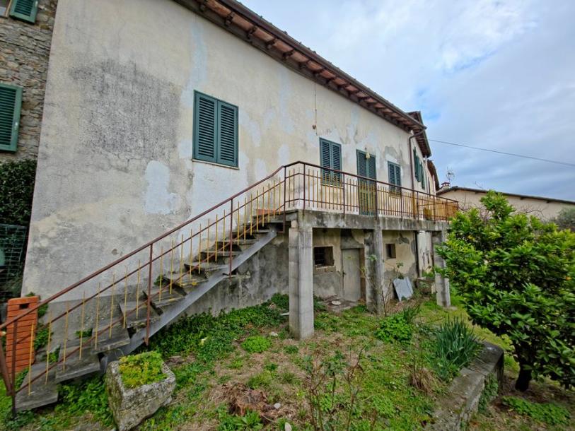 Tuscan house in hamlet near Camaiore-1