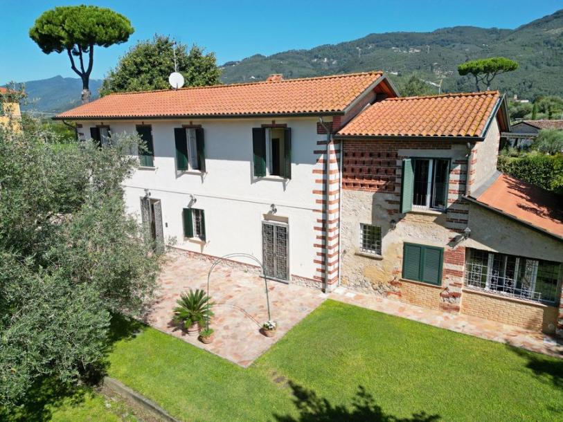 Restored country villa in Pietrasanta-15