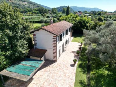 Restored country villa in Pietrasanta