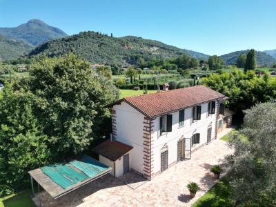 Restored country villa in Pietrasanta