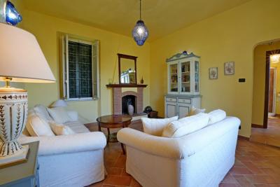 Restored country villa in Pietrasanta
