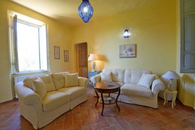 Restored country villa in Pietrasanta