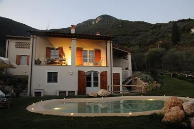 Restored stone house with Pool near Camaiore