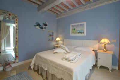 Restored stone house with Pool near Camaiore