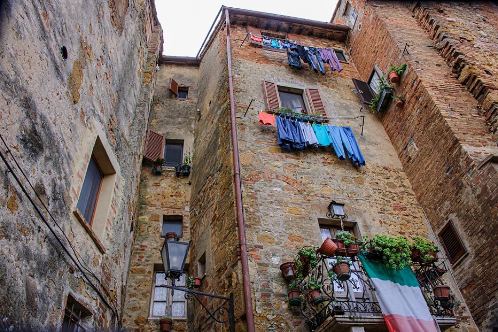 Selling homes to foreigners: the facts