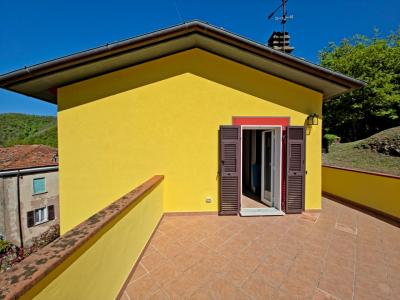 Restored old country house on 450m.o.S. in Lunigiana for Sale