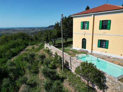 Antique villa with Pool near Massarosa
