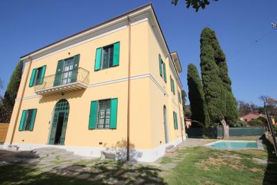 Antique villa with Pool near Massarosa
