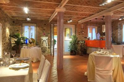 Country house with guest house and pool near Aulla for Sale