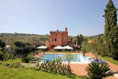 Villa near Sarzana with swimmingpool