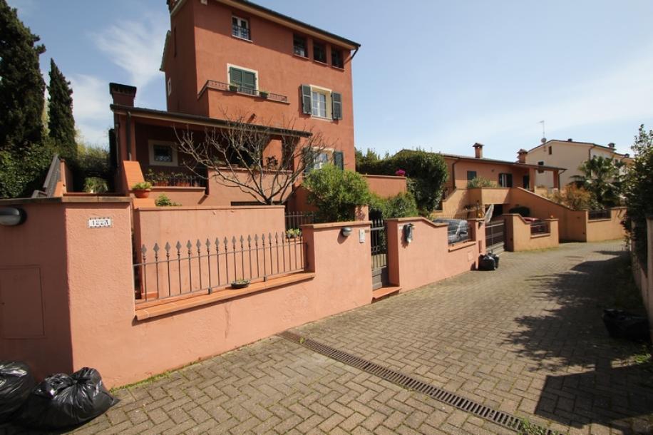 Villa near Sarzana with swimmingpool-2