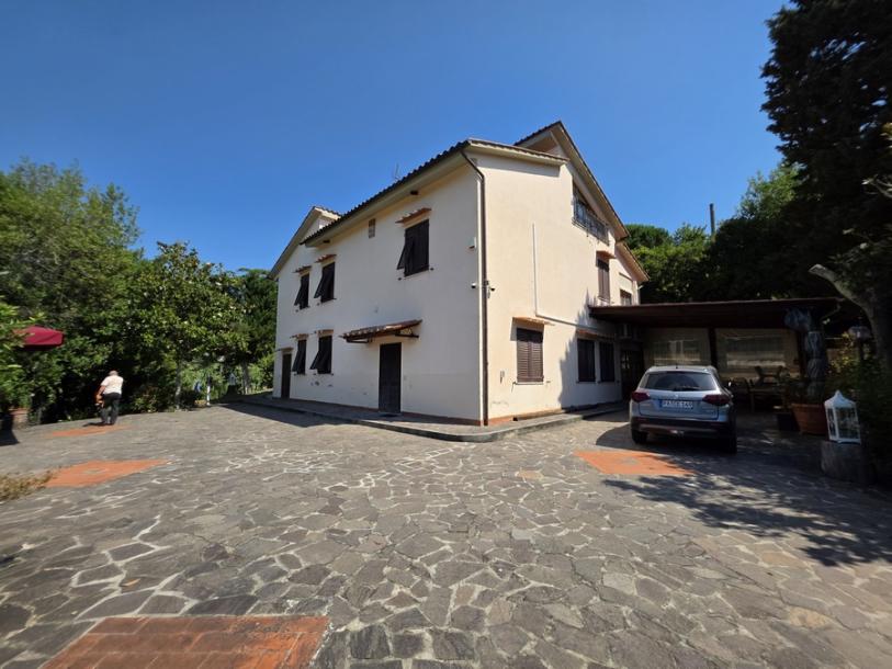 Vila s bazénem u Gabbro-2