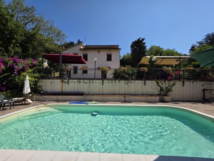 Vila s bazénem u Gabbro-10