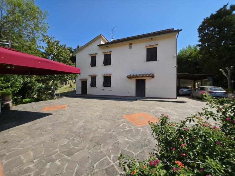 Vila s bazénem u Gabbro-9