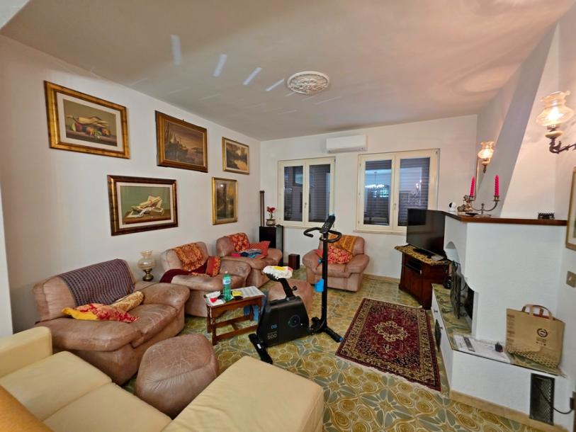 Vila s bazénem u Gabbro-4