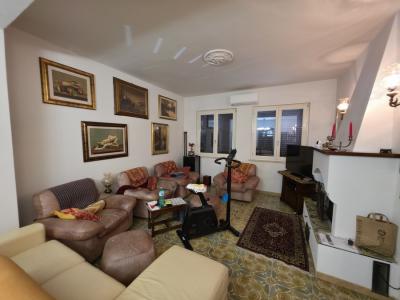 Vila s bazénem u Gabbro