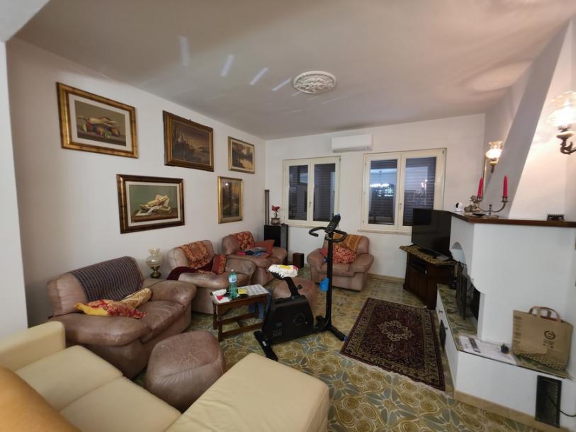 Vila s bazénem u Gabbro-5