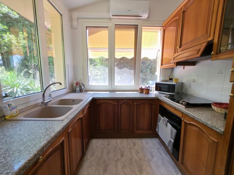 Vila s bazénem u Gabbro-13