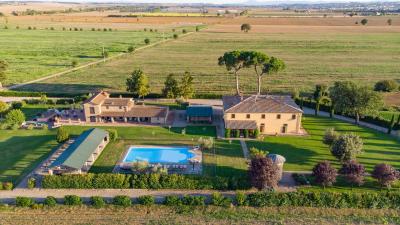 Luxury large property with view to Monte San Savino