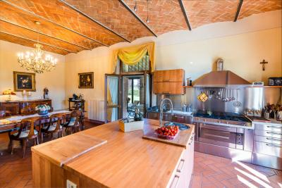 Luxury large property with view to Monte San Savino