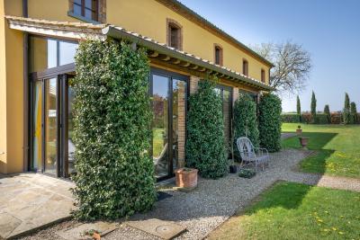 Luxury large property with view to Monte San Savino