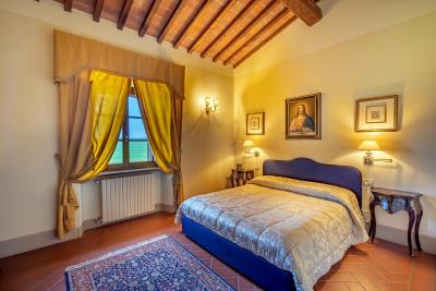 Luxury large property with view to Monte San Savino