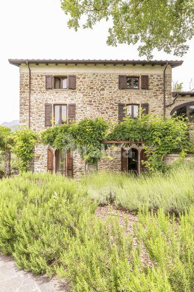 Luxury property in Bagnone near Aulla for Sale