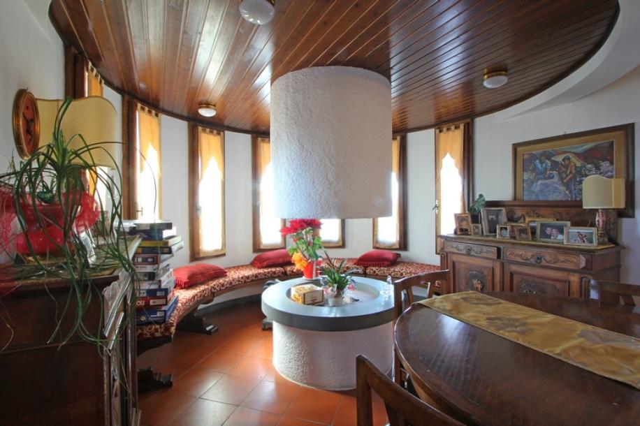 Moderní vila s výhledem na moře u Carrary-13