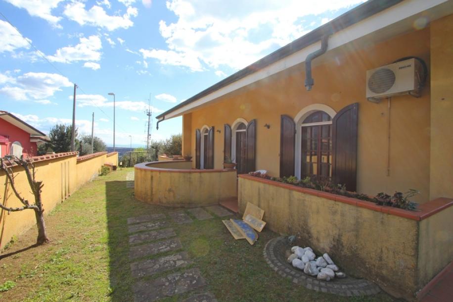 Moderní vila s výhledem na moře u Carrary-4