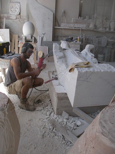 Sochařina a mozaiky - na workshopu u Barsantiho