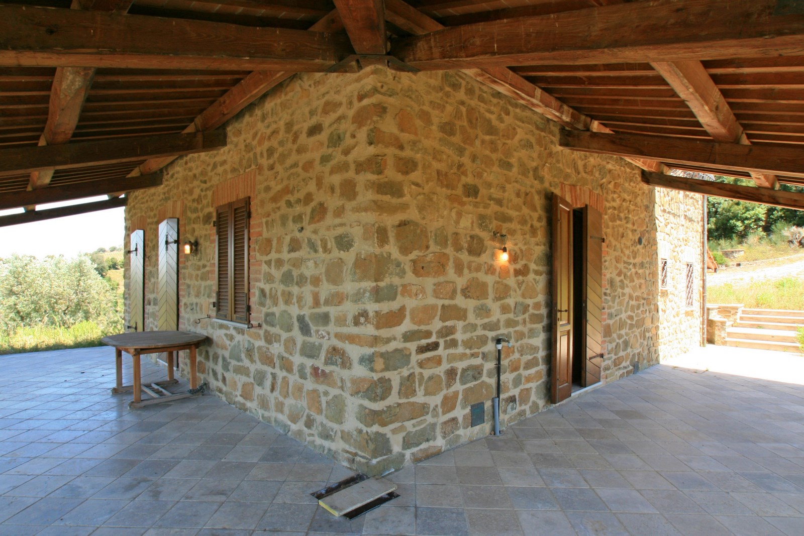Nový kamenný dům ve Scansanu s výhledem na moře