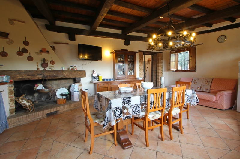 Farmhouse with guesthouse in Buchignano