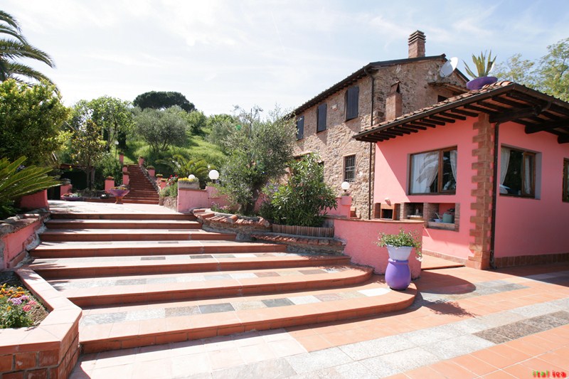 Large property in Corsanico