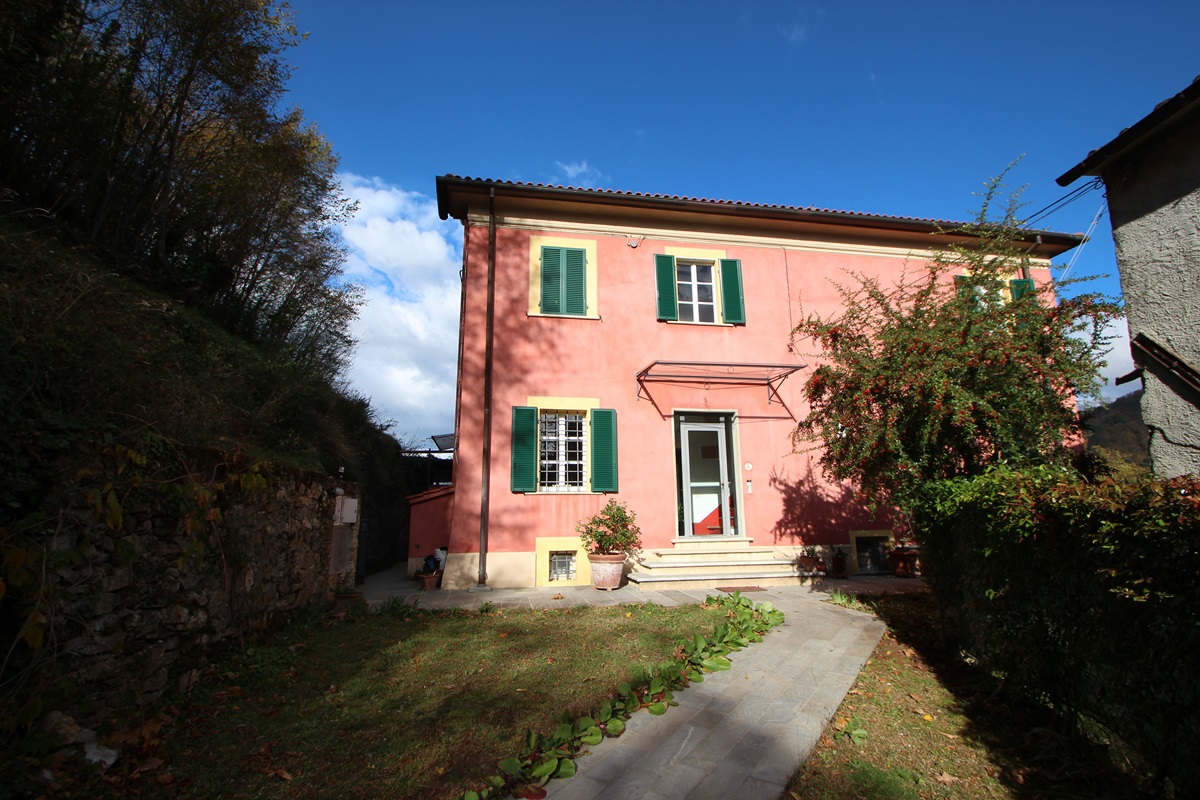 Villa on the hills of Pietrasanta in Tuscany