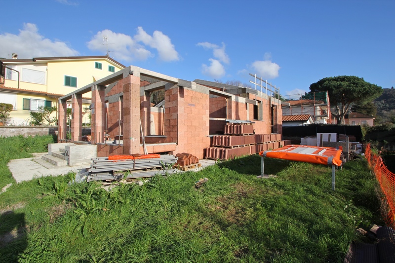 Nový dům ve vesnici Stiava