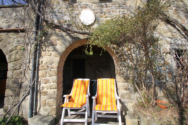 Restored stone house in a antique hamlet between Florence and Arezzo