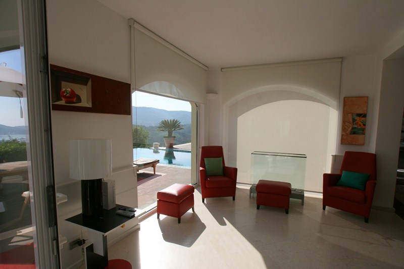 Moderní luxusní villa s výhledem na moře