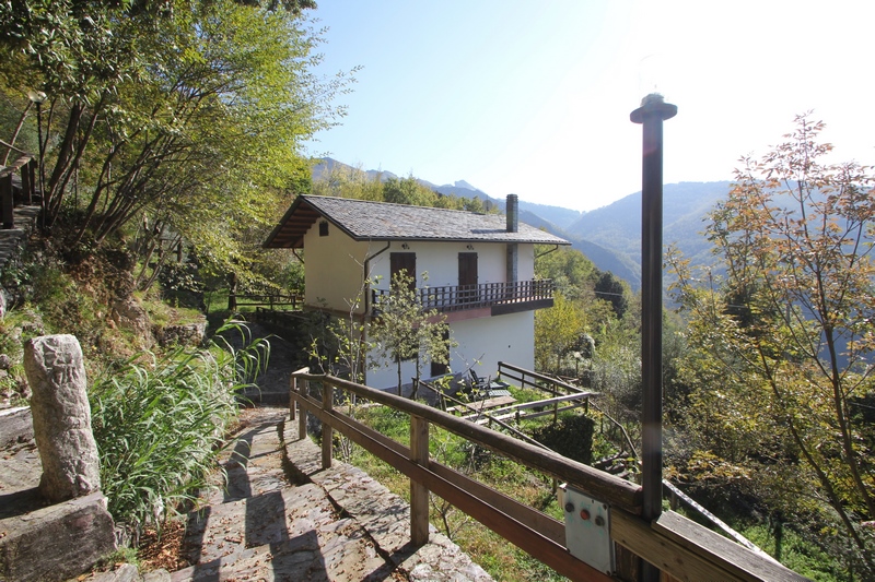 House with sea view in the hills of Massa-Carrara