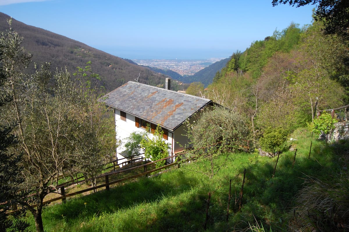 House with sea view in the hills of Massa-Carrara