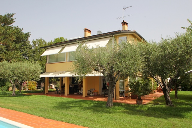 Large villa in Sarzana