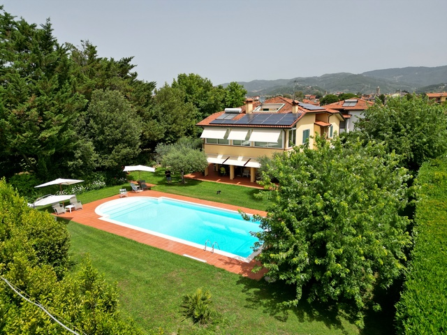 Villa in Sarzana mit Schwimmbad