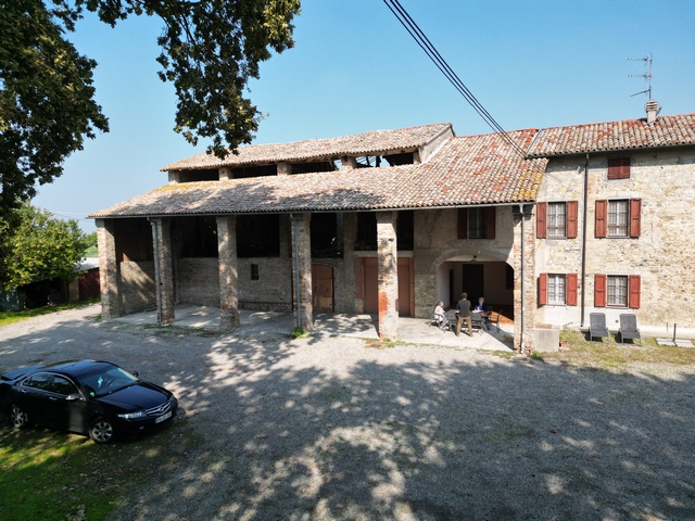 Venkovské sídlo v blízkosti centra města Collecchio