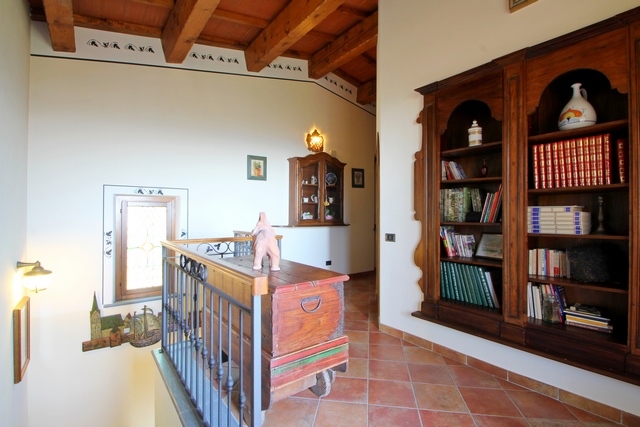 Villa in Toscana con vista sul mare e vigneto di proprietà