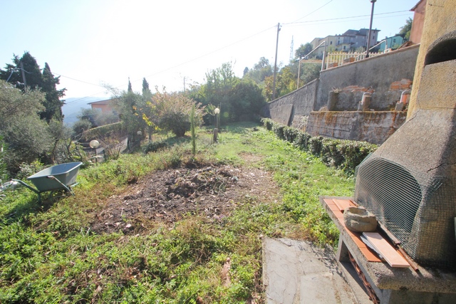 Casale ristrutturato con giardino vicino Camaiore